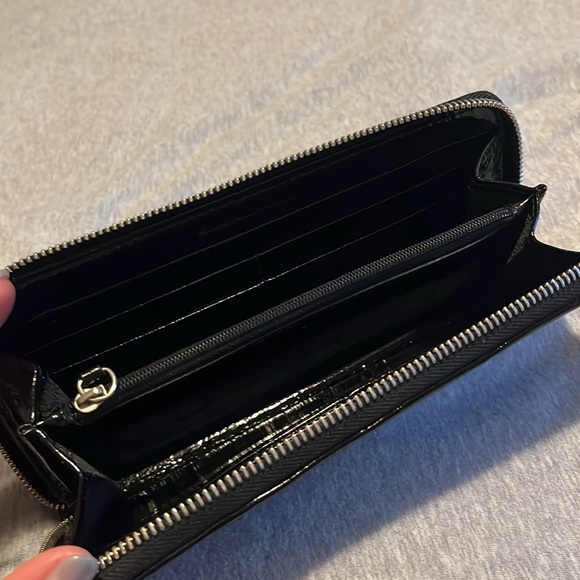 Michael Kors patent leather long wallet - Picture 2 of 7